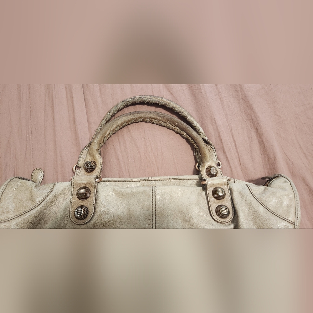 Cream Leather Balenciaga Bag - Picture 9 of 17